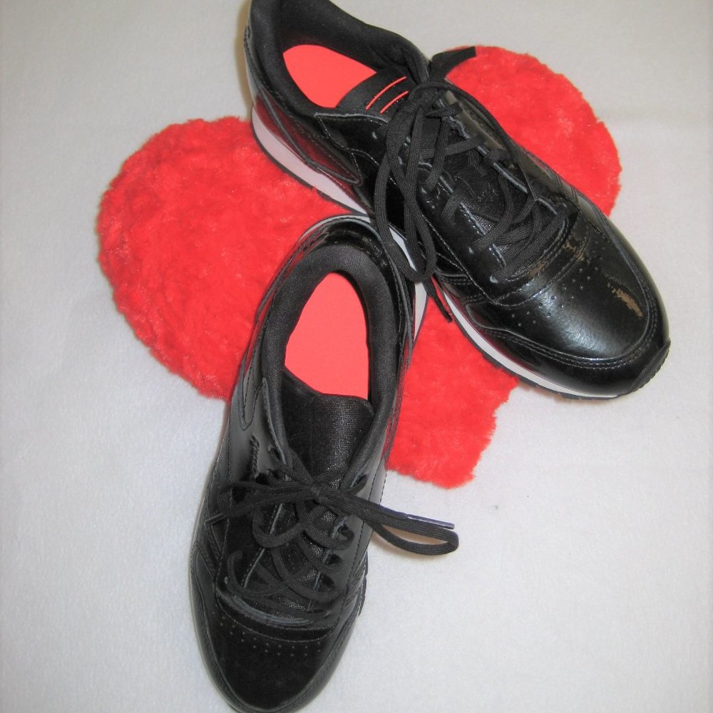 REEBOK Sneakers/Athletic Shoes Size 7-1/2 ~ Black patent leather ~ EG5892 ~ EUC